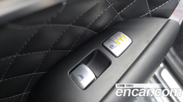 Genesis G70 2018 — photo 28