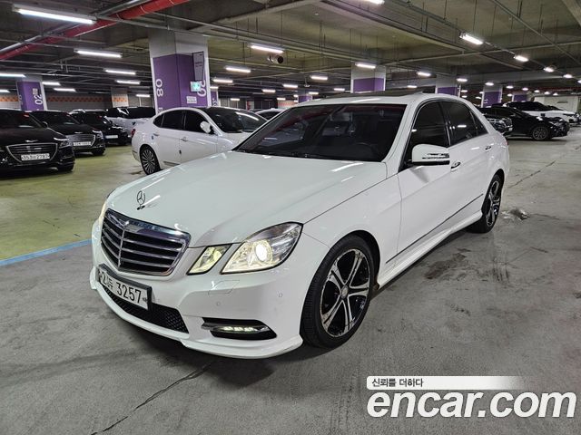 Mercedes-Benz E-Class 2013 — photo 1
