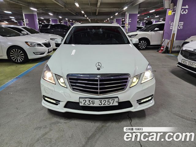 Mercedes-Benz E-Class 2013 — photo 2
