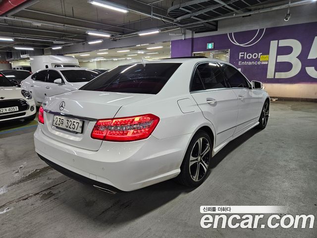 Mercedes-Benz E-Class 2013 — photo 3