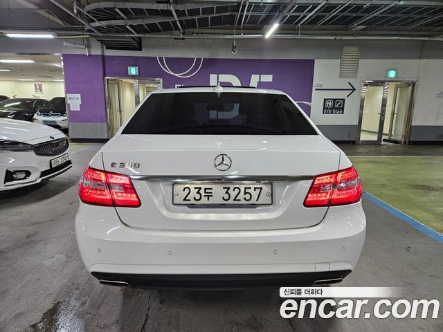 Mercedes-Benz E-Class 2013 — photo 4