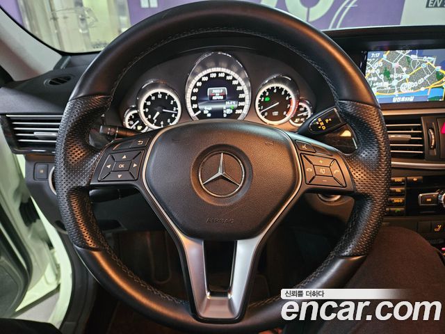 Mercedes-Benz E-Class 2013 — photo 8