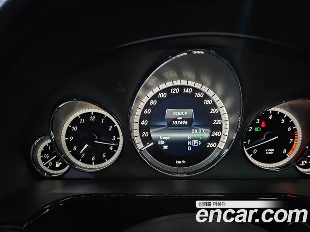 Mercedes-Benz E-Class 2013 — photo 9