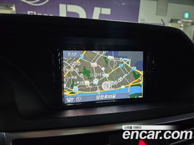Mercedes-Benz E-Class 2013 — photo 10