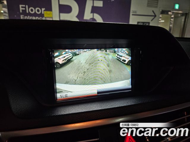Mercedes-Benz E-Class 2013 — photo 11