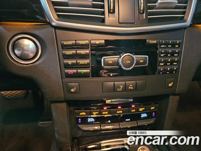 Mercedes-Benz E-Class 2013 — photo 12
