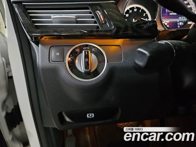 Mercedes-Benz E-Class 2013 — photo 16