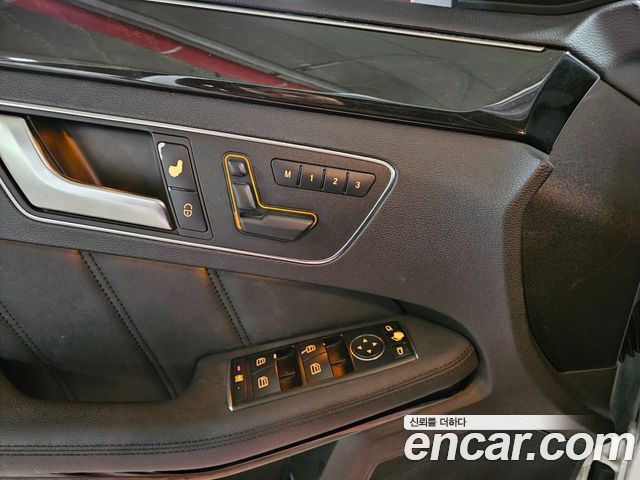Mercedes-Benz E-Class 2013 — photo 17
