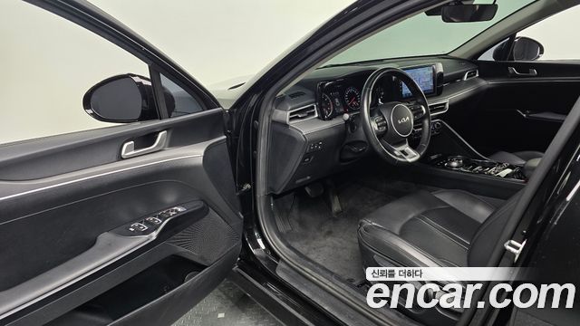 Kia K5 2023 — photo 17