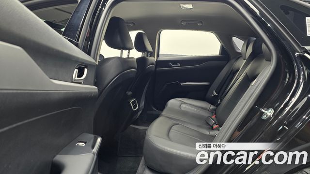 Kia K5 2023 — photo 18