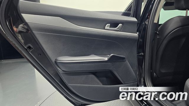 Kia K5 2023 — photo 15