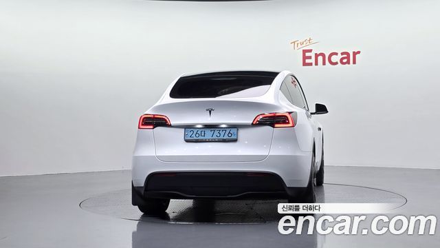 Tesla Model Y 2023 — photo 4
