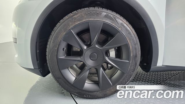 Tesla Model Y 2023 — photo 5