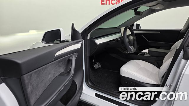 Tesla Model Y 2023 — photo 13