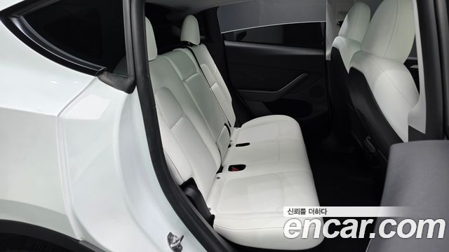 Tesla Model Y 2023 — photo 17