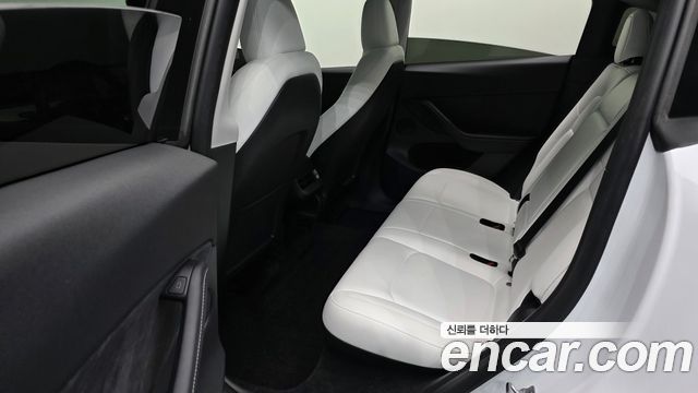 Tesla Model Y 2023 — photo 18