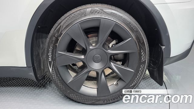 Tesla Model Y 2023 — photo 7