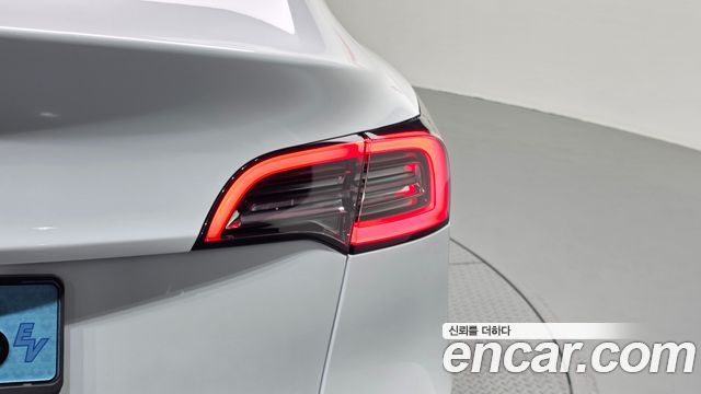 Tesla Model Y 2023 — photo 9