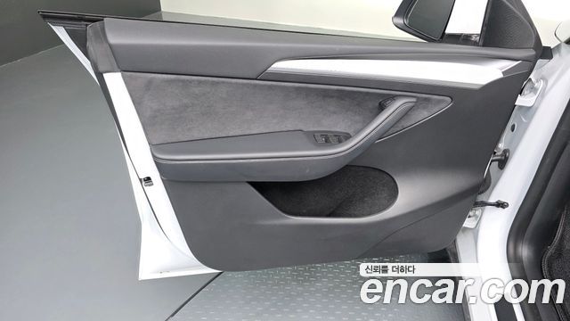 Tesla Model Y 2023 — photo 14