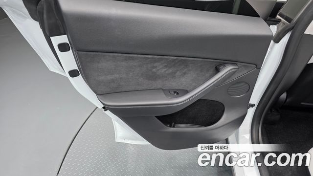 Tesla Model Y 2023 — photo 15