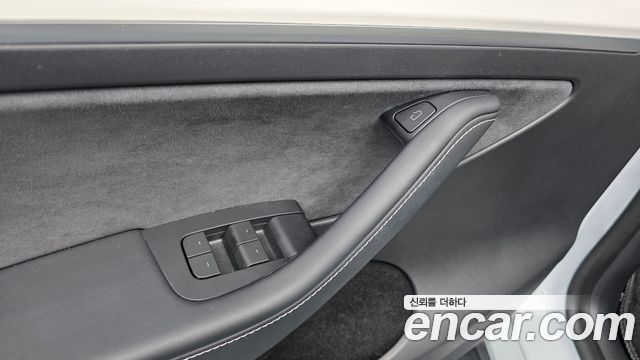 Tesla Model Y 2023 — photo 29