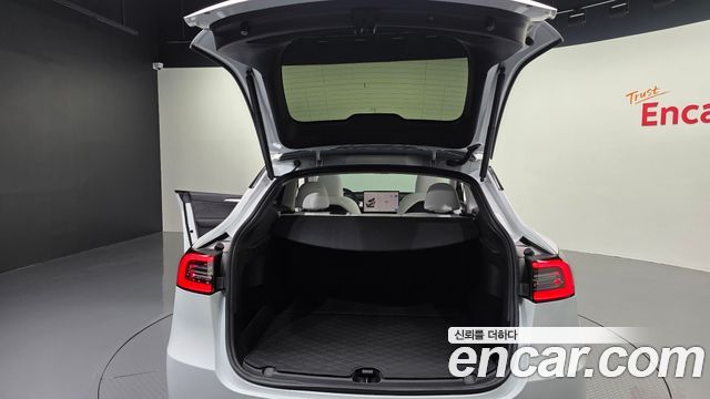 Tesla Model Y 2023 — photo 32
