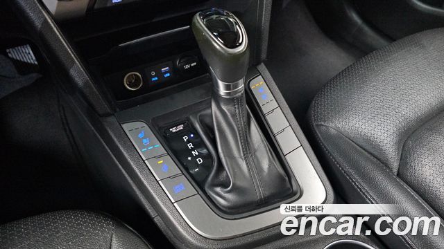 Hyundai AVANTE 2018 — photo 12