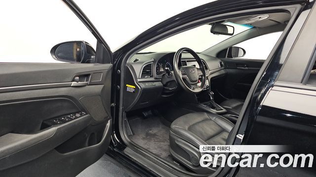 Hyundai AVANTE 2018 — photo 13
