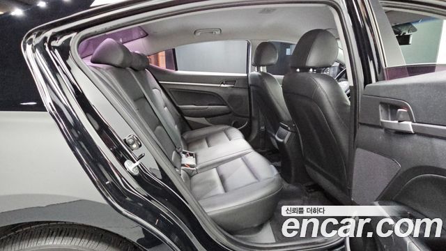 Hyundai AVANTE 2018 — photo 17