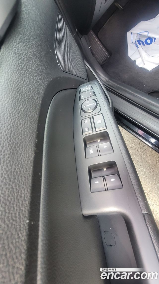 Hyundai AVANTE 2018 — photo 19