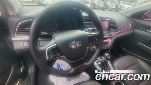 Hyundai AVANTE 2018 — photo 22