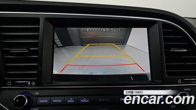 Hyundai AVANTE 2018 — photo 24