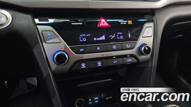 Hyundai AVANTE 2018 — photo 25