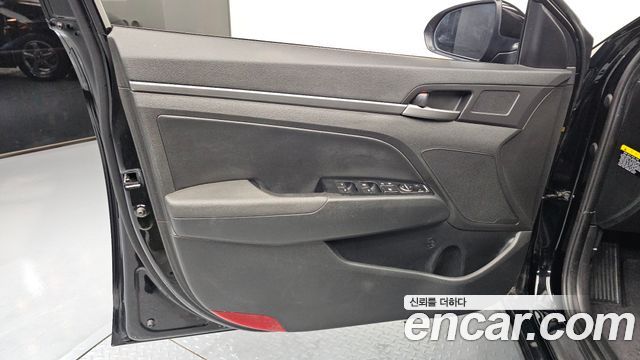 Hyundai AVANTE 2018 — photo 14