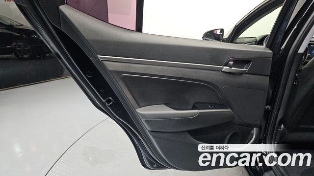 Hyundai AVANTE 2018 — photo 15
