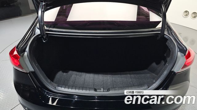 Hyundai AVANTE 2018 — photo 29