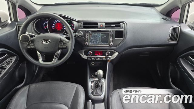Kia pride 2012 — photo 10