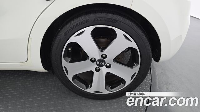 Kia pride 2012 — photo 7