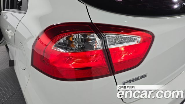 Kia pride 2012 — photo 9