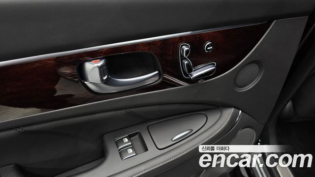 Hyundai Equus 2015 — photo 28