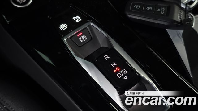 Audi Q6 e-tron 2025 — photo 12