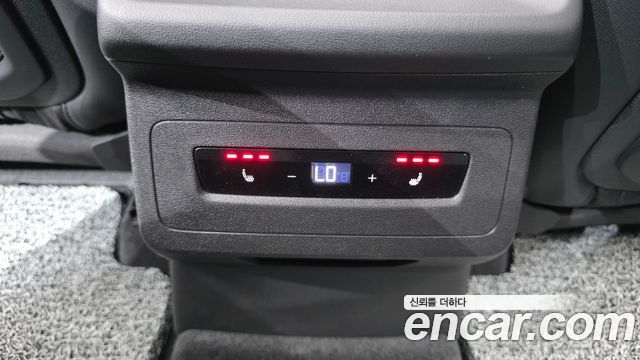 Audi Q6 e-tron 2025 — photo 37