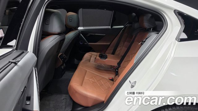BMW 5-Series 2024 — photo 17