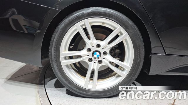 BMW 3-Series 2018 — photo 5