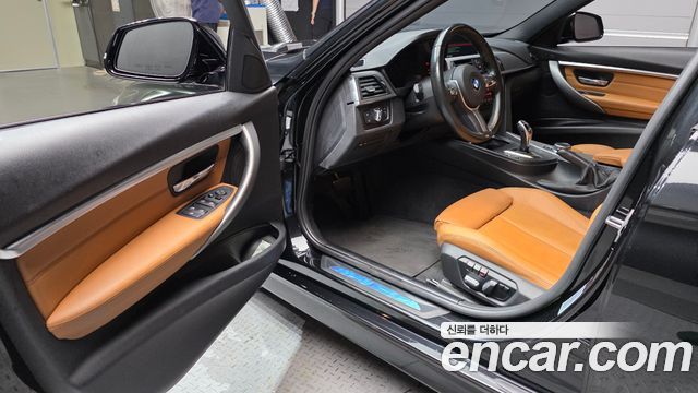 BMW 3-Series 2018 — photo 10