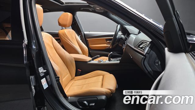 BMW 3-Series 2018 — photo 11