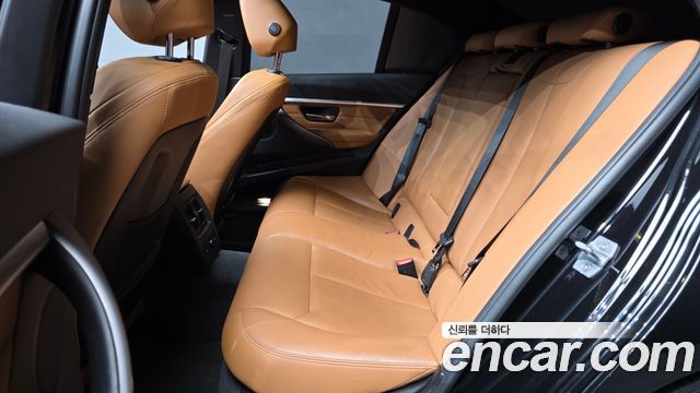 BMW 3-Series 2018 — photo 12