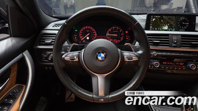 BMW 3-Series 2018 — photo 13