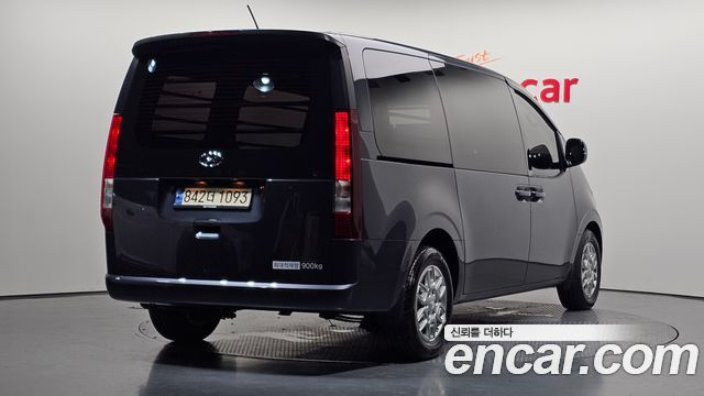 Hyundai Staria 2024 — photo 2