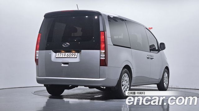 Hyundai Staria 2024 — photo 2